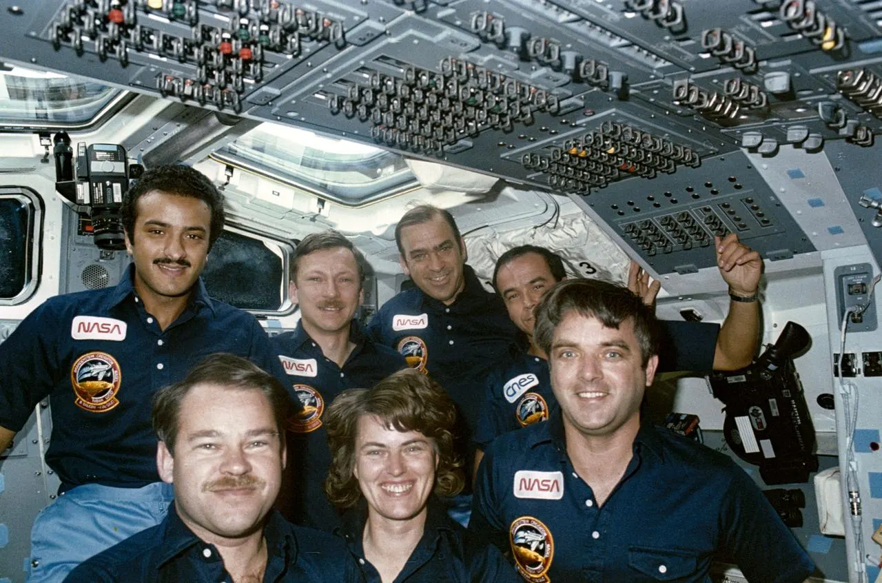 طاقم رحلة المكوك ديسكفري STS-51G ومنهم الأمير سلطان بن سلمان